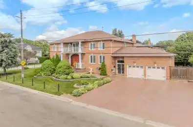 33 Redberry Parkway Toronto W04 Ontario M6L 2J7