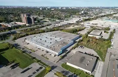 560 Hensall Circle Unit# 1 Mississauga Ontario L5A 1Y1