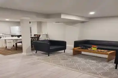 7 Billingham Heights Aurora Ontario L4G 7R8