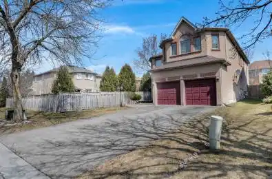 10 Chiswick Crescent Aurora Ontario L4G 6N9